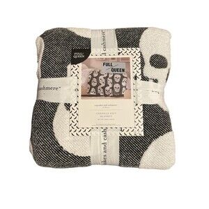 Cupcakes and Cashmere Chenille Knit Blanket FULL/QUEEN Halloween Skull New